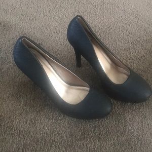 Nwot Black pumps
